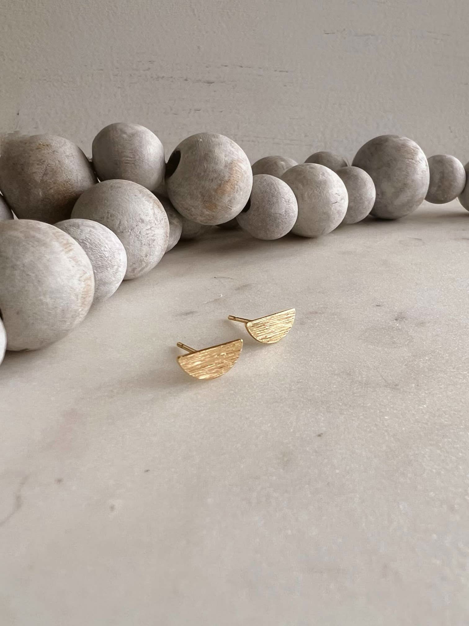 Half circle | gold studs - MADE BY YEN