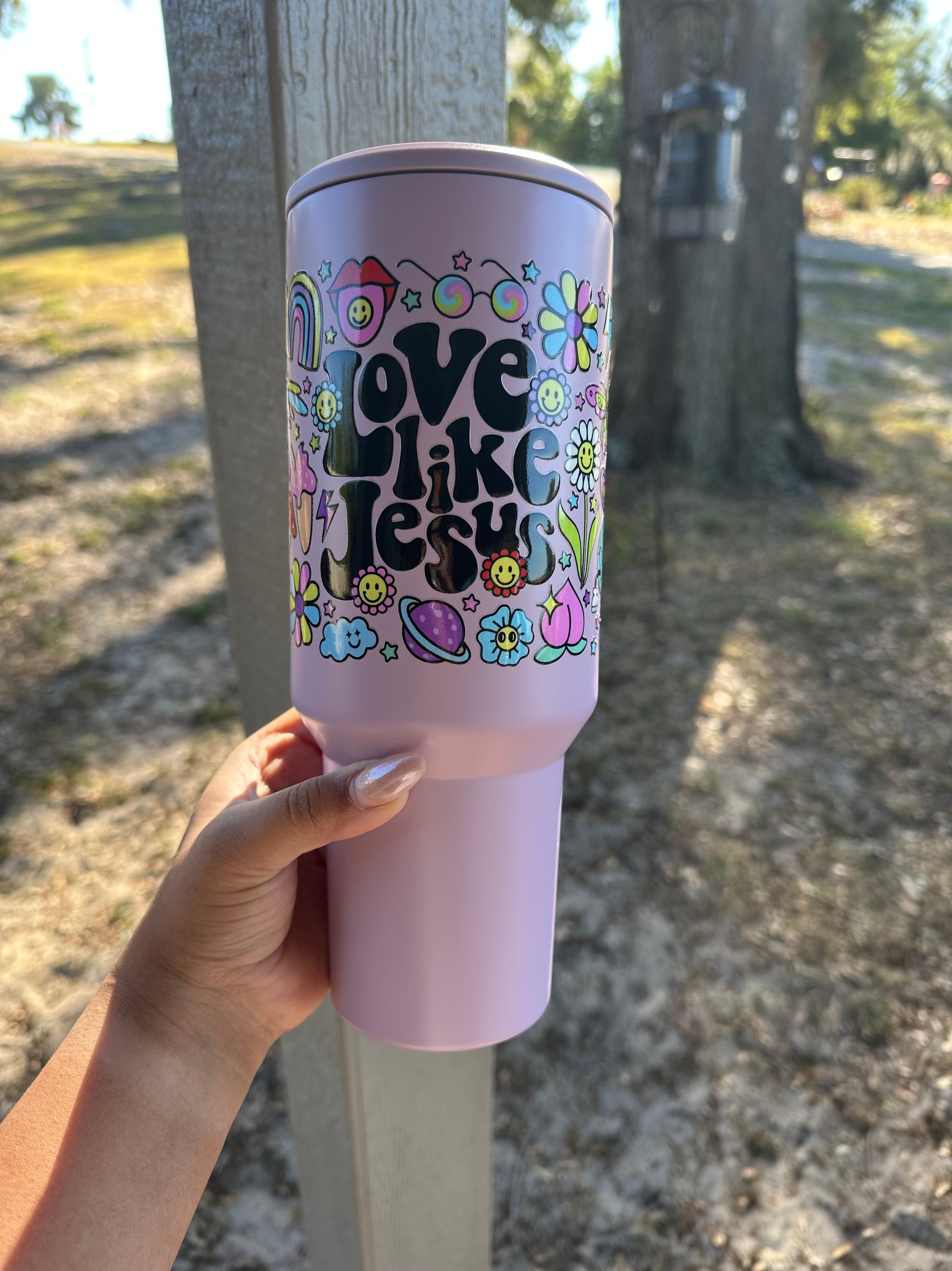 video of Love Like Jesus 40 oz tumbler with inspirational faith-based design, perfect for staying hydrated while spreading the message of Christ's love. Durable, stainless steel tumbler with double-wall insulation for hot and cold beverages, ideal for Christians, prayer groups, and faith-inspired gifting. Shop Made by Yen for handmade, faith-focused accessories.